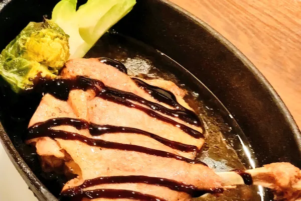 骨付き合鴨もも肉のコンフィ