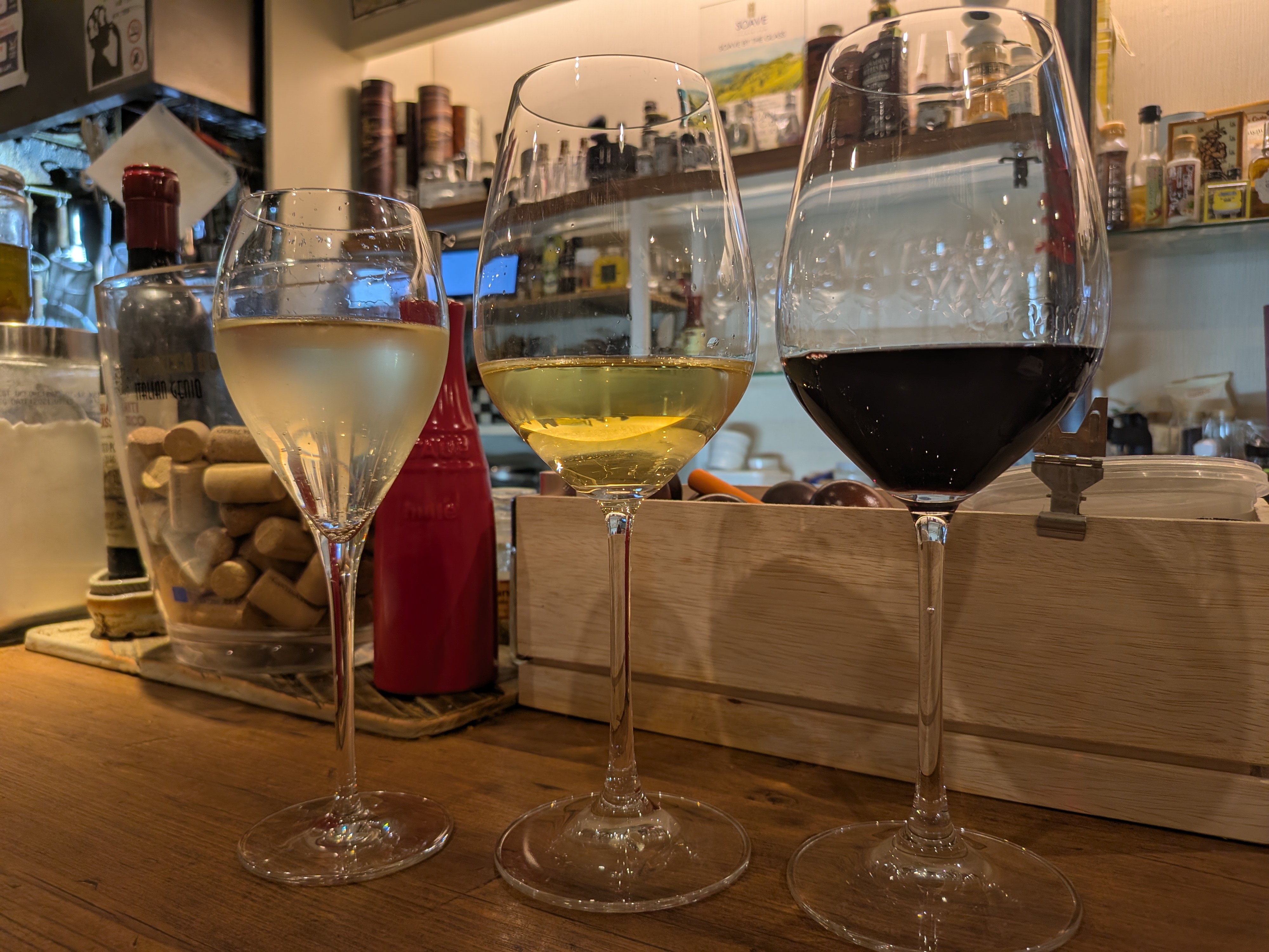 イタリアのスパークリングワイン、白ワイン、赤ワイン、ロゼワイン等多くをグラスで