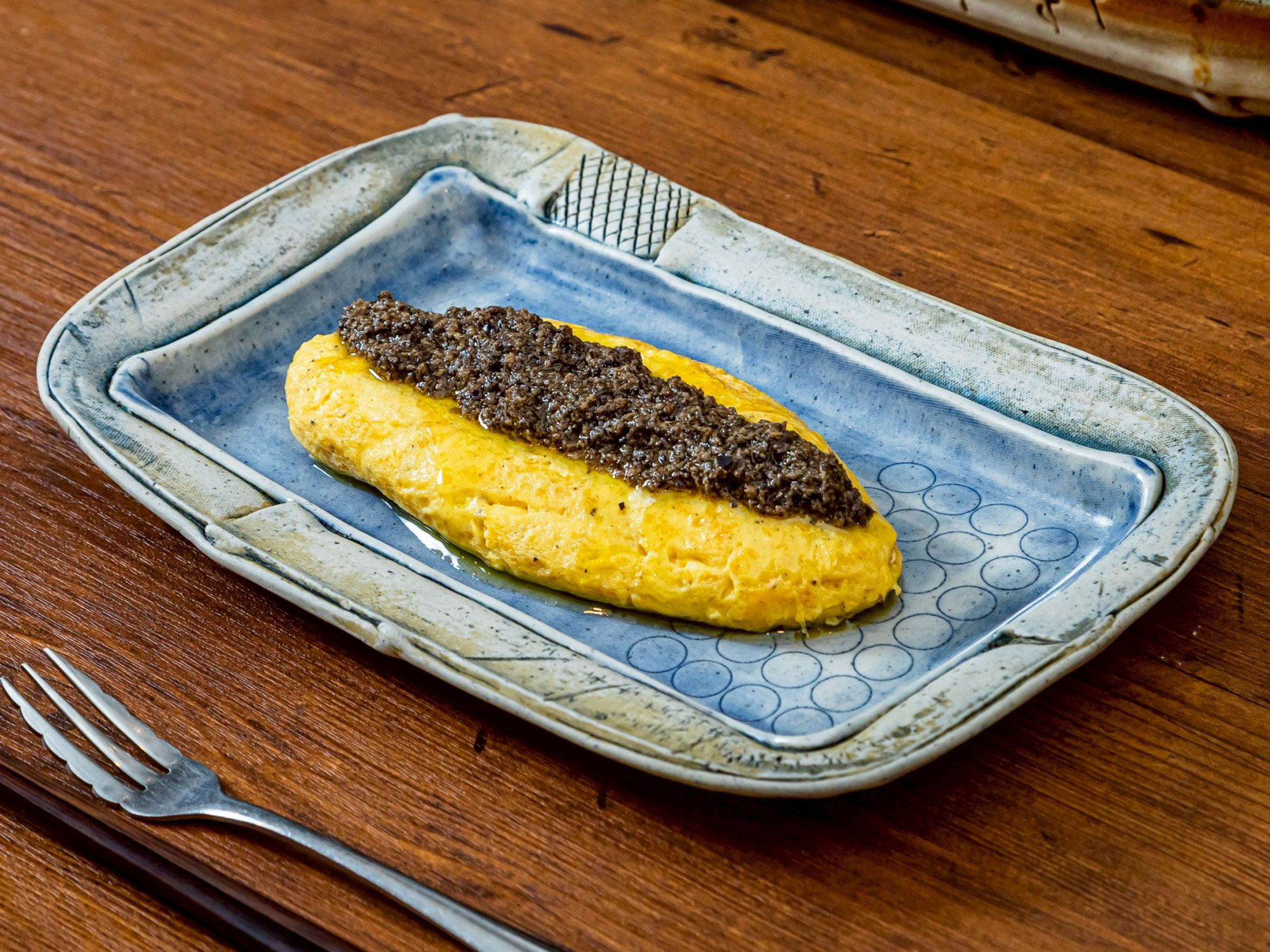 イタリア産黒トリュフソースたっぷりのオムレツ