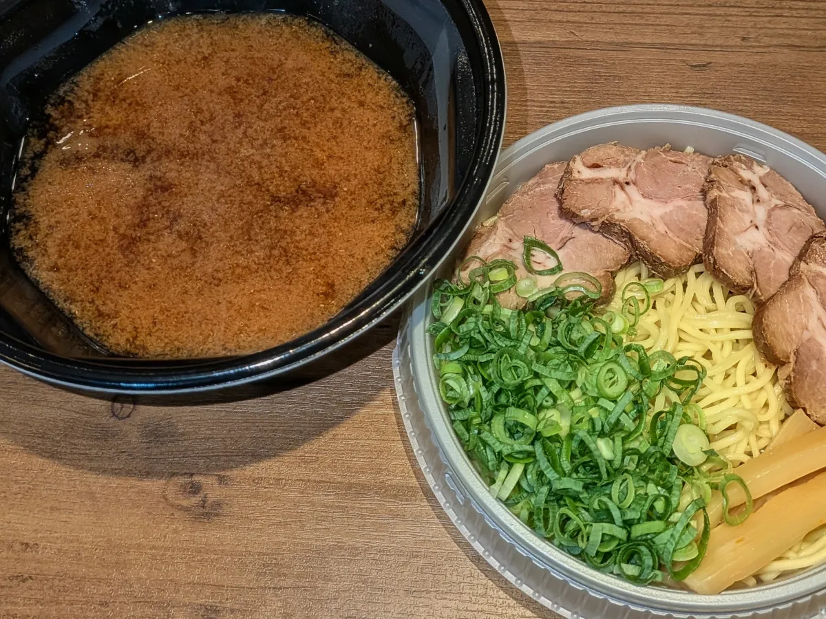 ラーメンのテイクアウト始めました